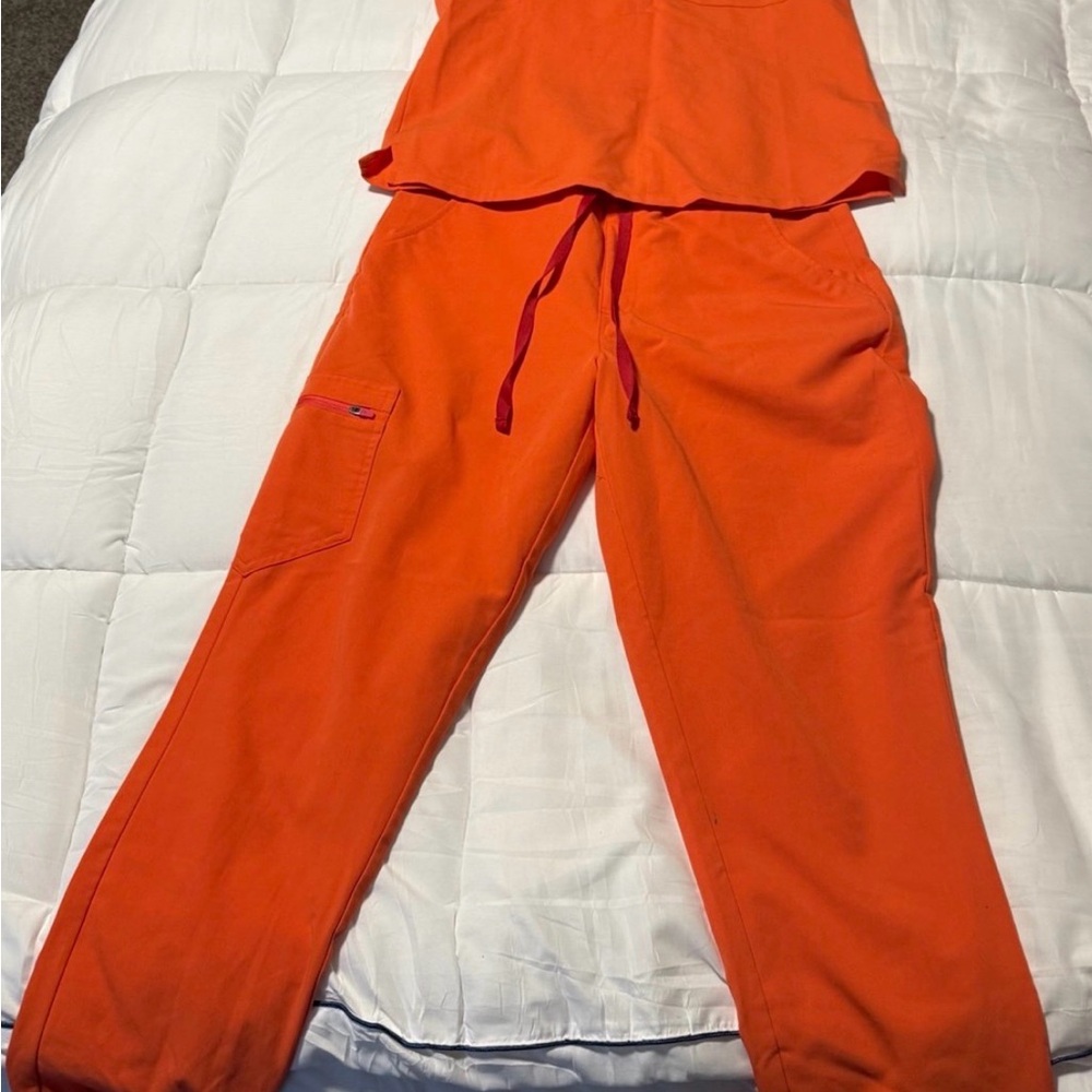 Figs Women's Orange Scrub Set